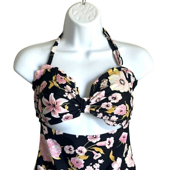 NWT - Unique & Classic Cutout Scalloped One Piece Swimsuit Size M - Picture 2 of 8